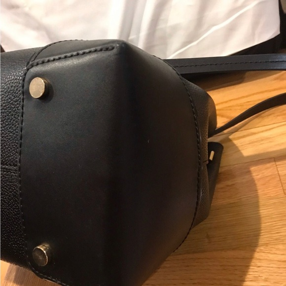 Michael Kors Large Mercer Tote - Picture 3 of 10